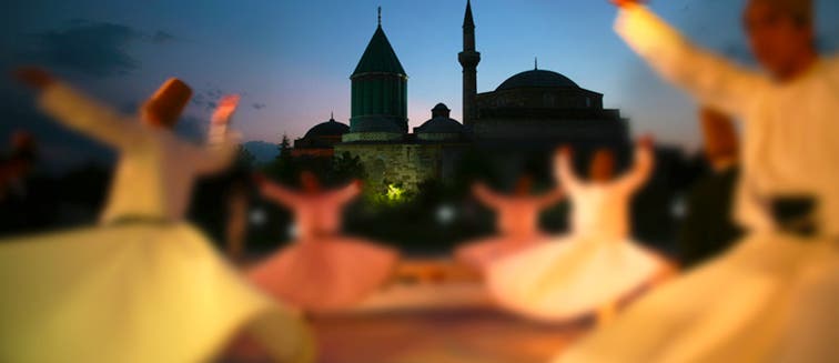 Ceremonia de Conmemoración de Mevlana en Konya