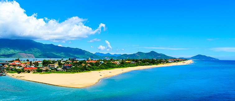 What to see in Vietnam Lang Co Beach