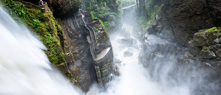 What to see in Ecuador Pailon del Diablo Waterfall